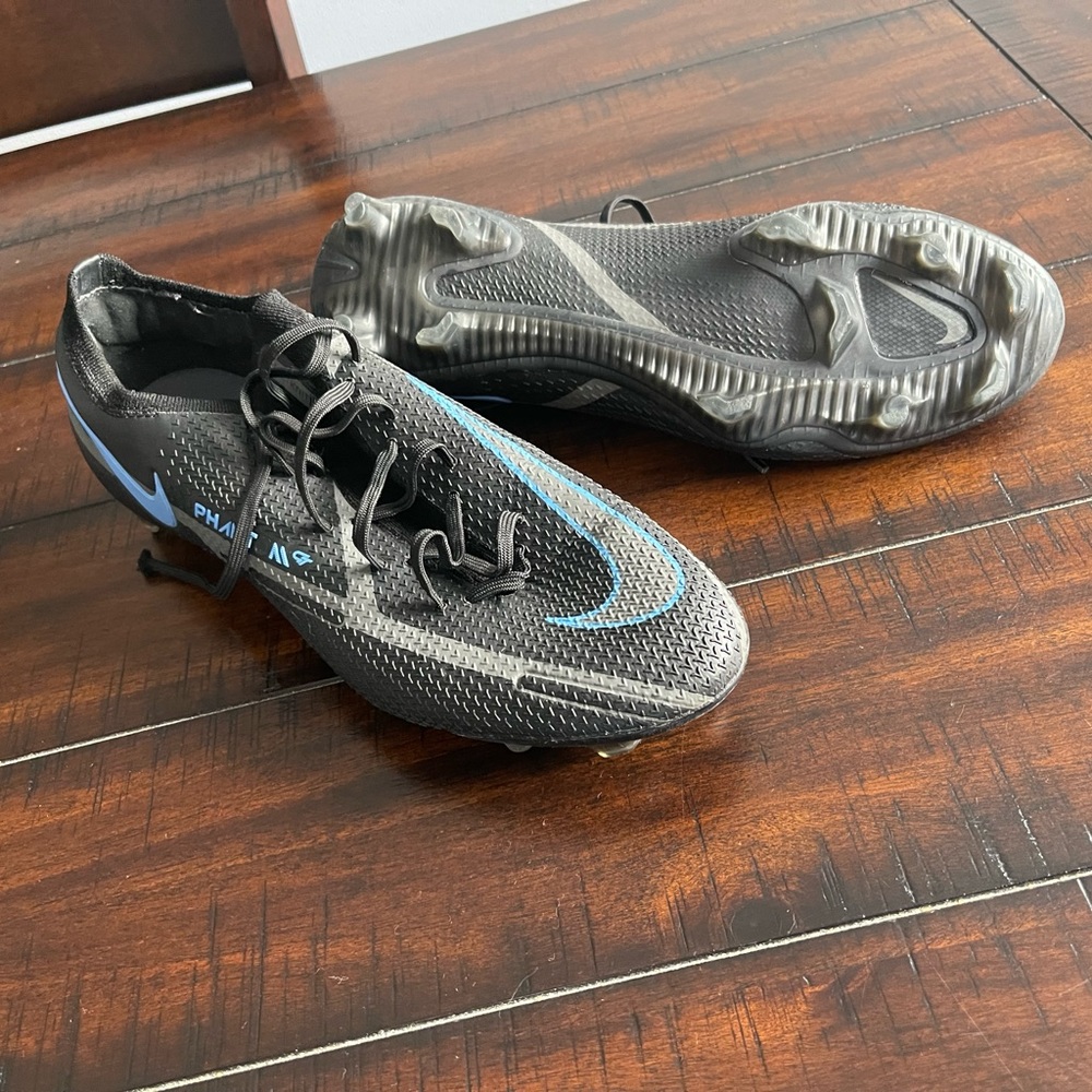 Nike Phantom GT outdoor cleats, barely worn, just about good as new.